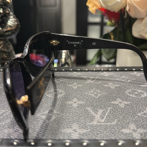 Vintage Chanel Women’s Sunglasses - Picture 6 of 9